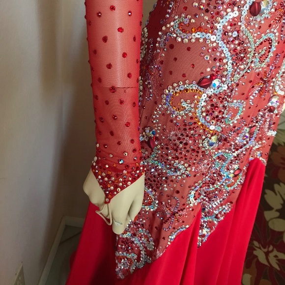 Red American Smooth Designer Gown - Picture 3 of 5